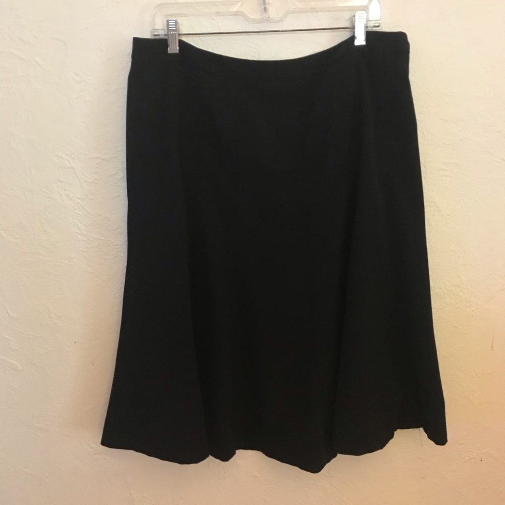 18 • Black Side-zip Skirt Knee Length